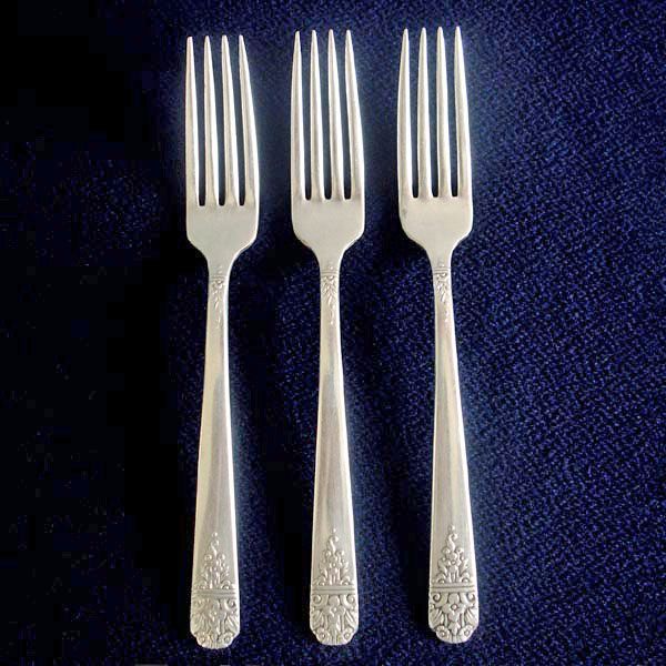 Margate aka Arcadia 1938 Oneida 3 Silverplate Dinner Forks