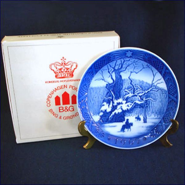 Royal Copenhagen 1967 Royal Oak Christmas Plate With Box Clearance