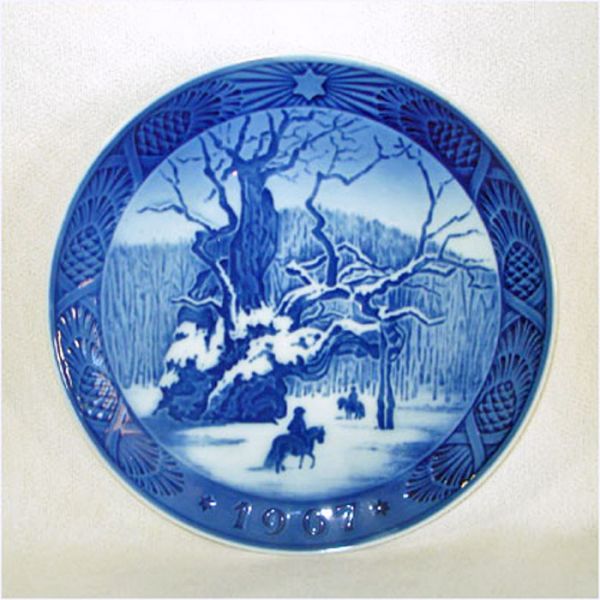 Royal Copenhagen 1967 Royal Oak Christmas Plate With Box #2