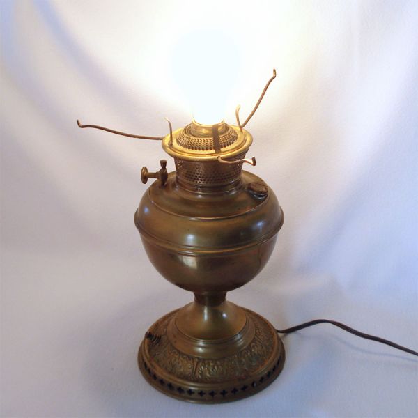 Bradley Hubbard Antique Brass Oil Lamp Converted to Electric #7