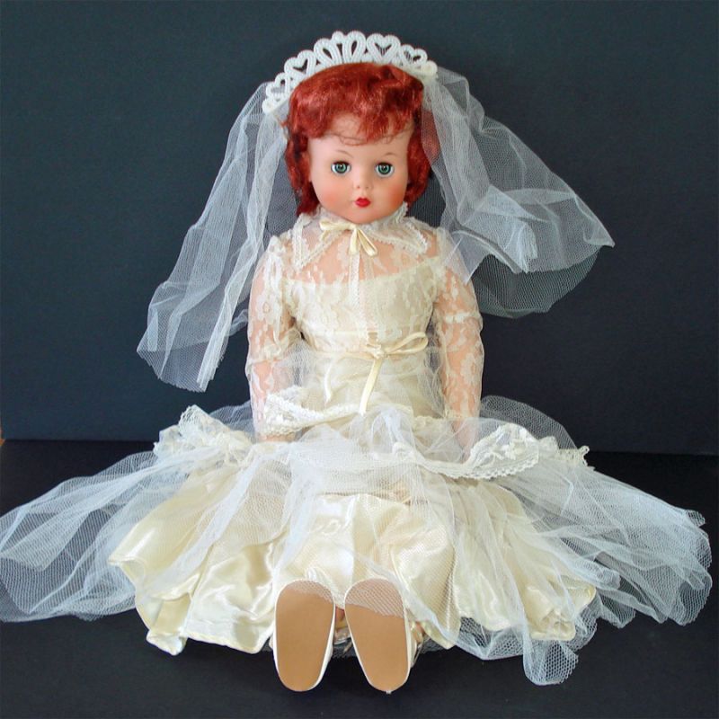 Copperton Lane: Betty Beautiful Bride Doll in Original Box, Dolls and  Accessories, 15580
