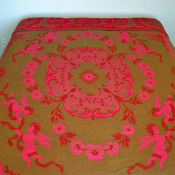 Nettle Creek Romance Queen Bedspread Red Pink Cherubs Clearance