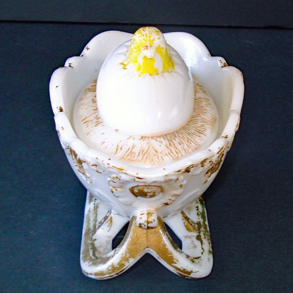 Westmoreland Hatching Chick in Sleigh Antique Mustard Jar #4