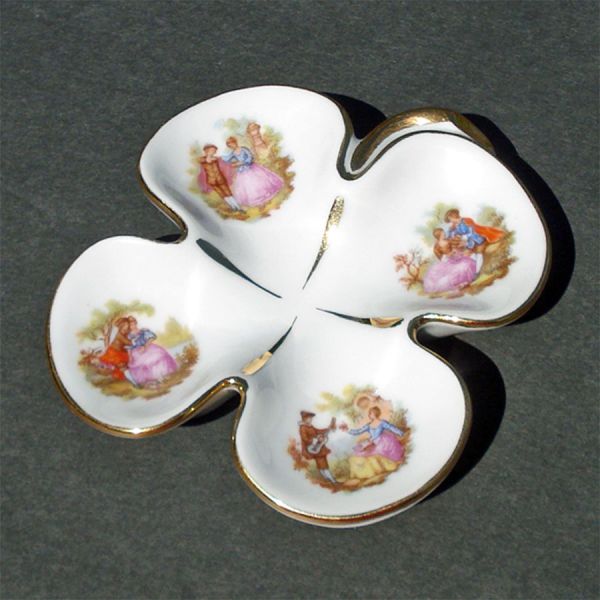 Limoges France Clover Ashtray Romantic Scenes