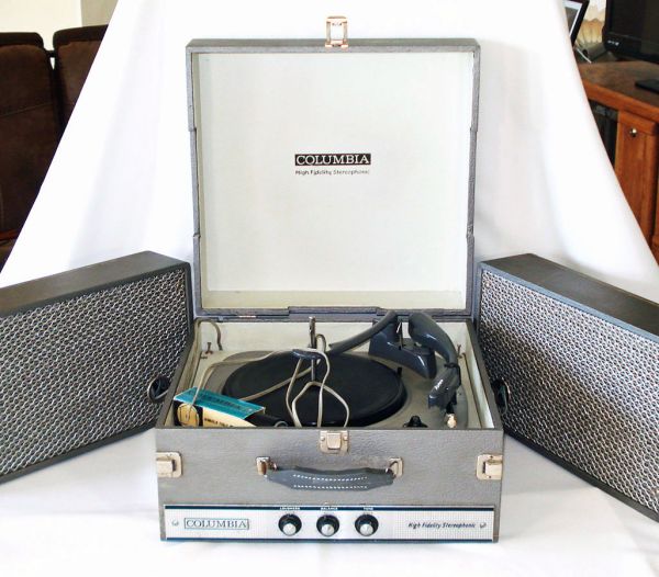 Columbia High Fidelity Stereophonic Record Player With Speakers