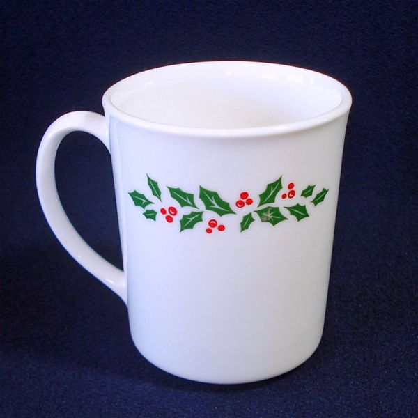 Corelle Corning 4 Winter Holly Christmas Coffee Mugs Clearance #2