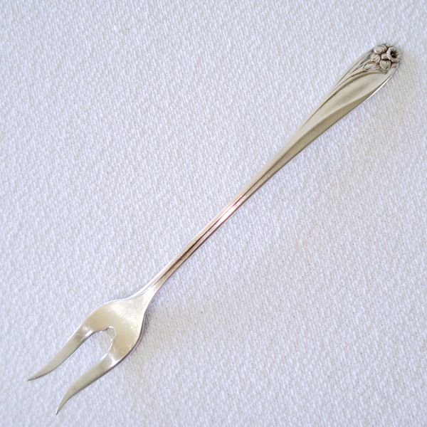 Daffodil Rogers Silverplate Pickle Olive Fork #4