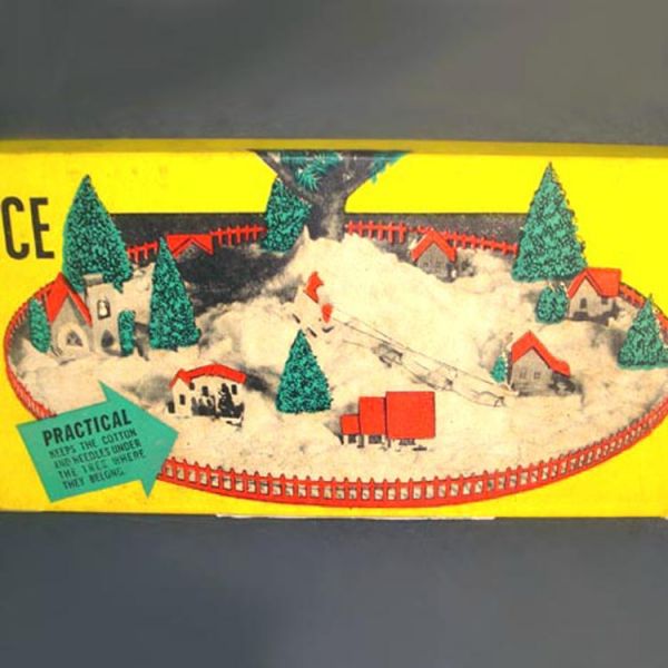 1950s Green Metal Christmas Tree Dollhouse Fence Mint in Box Clearance #4