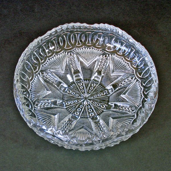 Higbee Yoke and Circle EAPG 8 Inch Bowl