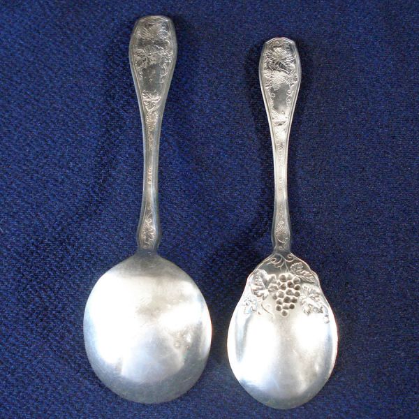 Isabella Rogers 1913 Grapes Silverplate Pair Serving Spoons #2