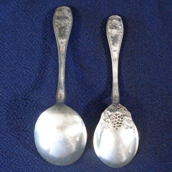 Isabella Rogers 1913 Grapes Silverplate Pair Serving Spoons Clearance #2