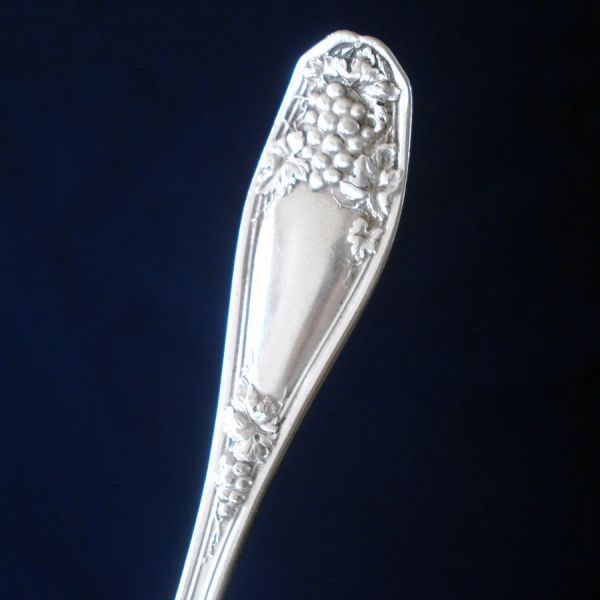 Isabella Rogers 1913 Grapes Silverplate Pair Serving Spoons Clearance #3