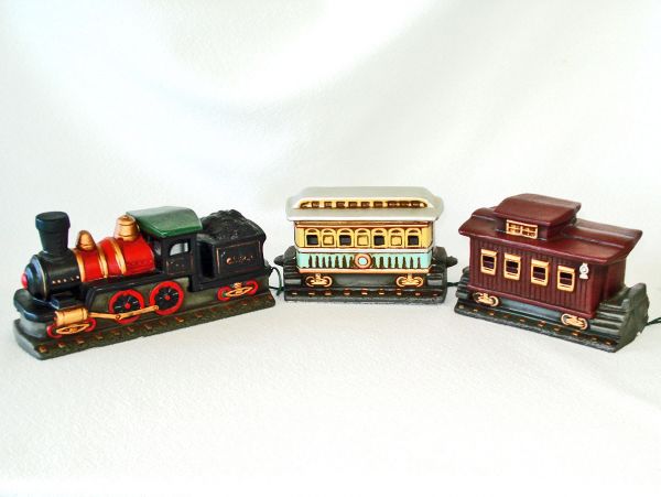 Lefton Colonial Village 3 Piece Lighted Train Set