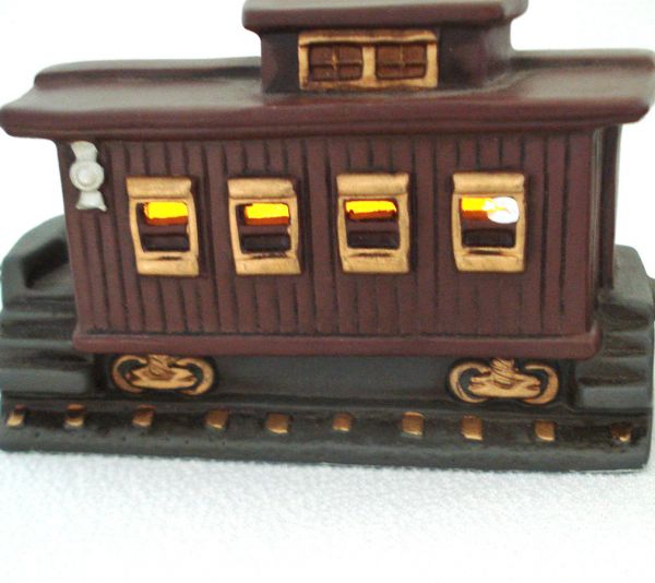 Lefton Colonial Village 3 Piece Lighted Train Set #4