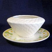 Metlox Sculptured Daisy Gravy Boat With Underplate Clearance