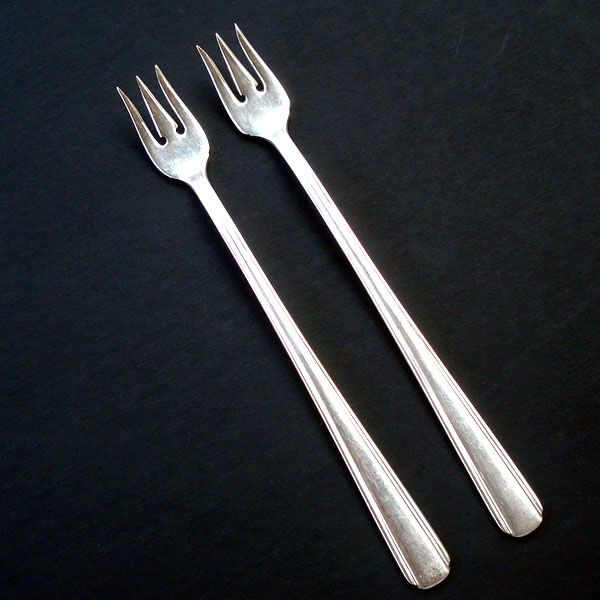 Hotel Plate Oneida 2 Silverplate Cocktail Forks Clearance