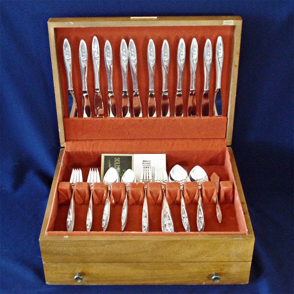 Morning Rose Oneida 70 Piece Silverplate Flatware Set With Chest #2