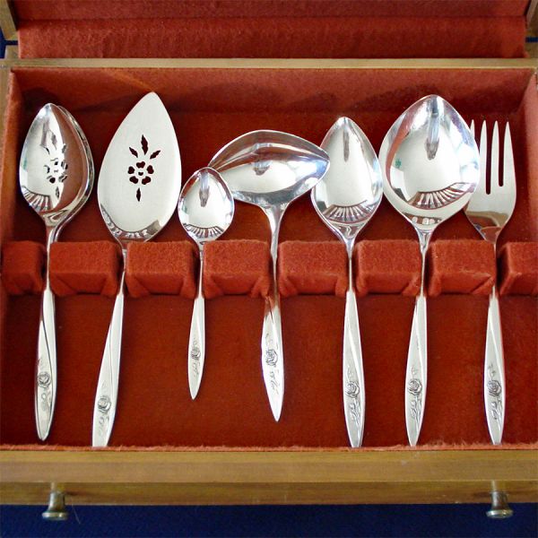 Morning Rose Oneida 70 Piece Silverplate Flatware Set With Chest #4