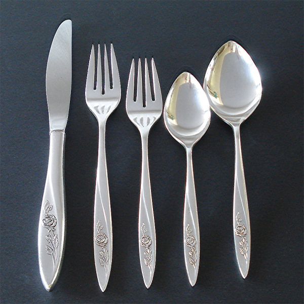 Morning Rose Oneida 70 Piece Silverplate Flatware Set With Chest #7