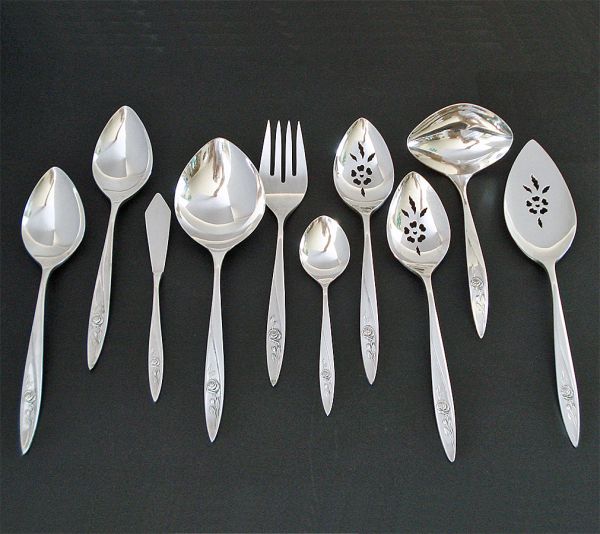 Morning Rose Oneida 70 Piece Silverplate Flatware Set With Chest #8