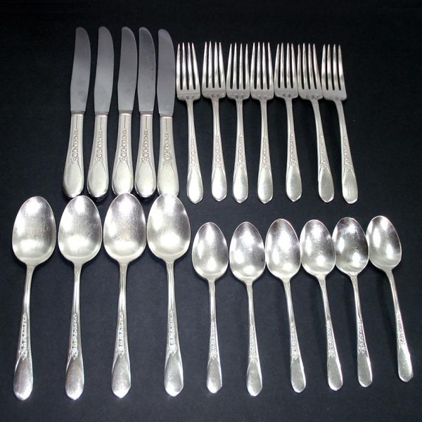 Priscilla Lady Ann 22 Pieces 1941 Rogers Silverplate Flatware