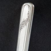 Queen Bess Oneida Silverplate Pair Solid Dinner Knives Clearance
