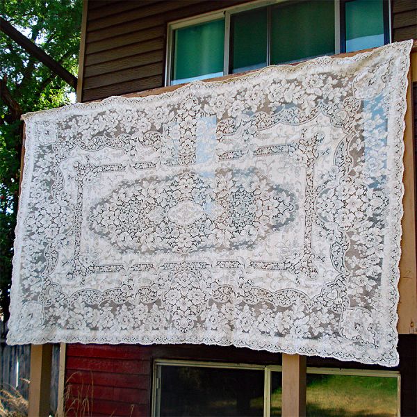 Quaker Lace Tablecloth 90 by 54 Inches