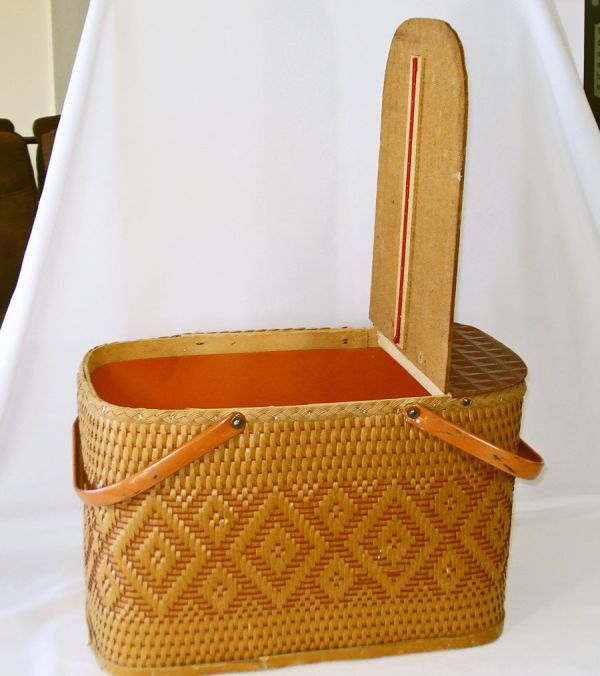 Redmon Woven Wood Picnic Basket With Original Pie Shelf #3