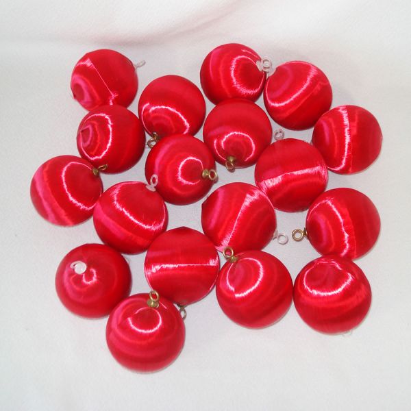 Pyramid Satin Sheen 18 Red Christmas Ornaments Pin Bead Crafts