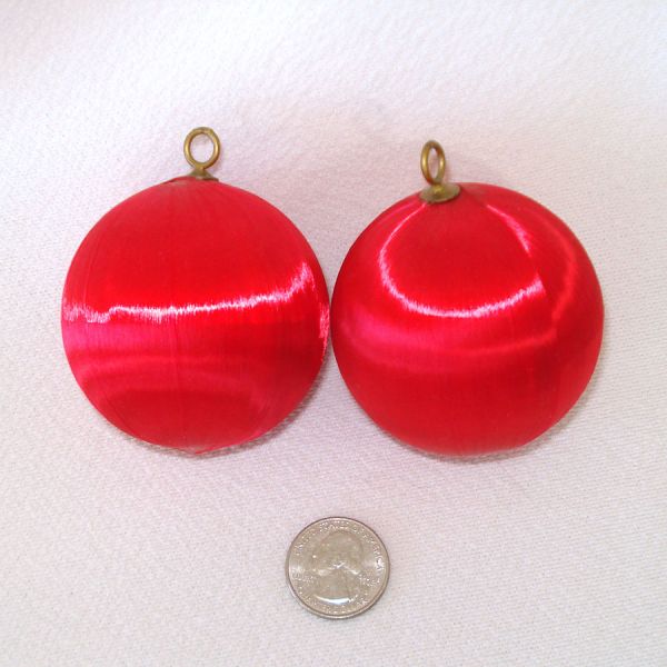 Pyramid Satin Sheen 18 Red Christmas Ornaments Pin Bead Crafts #2