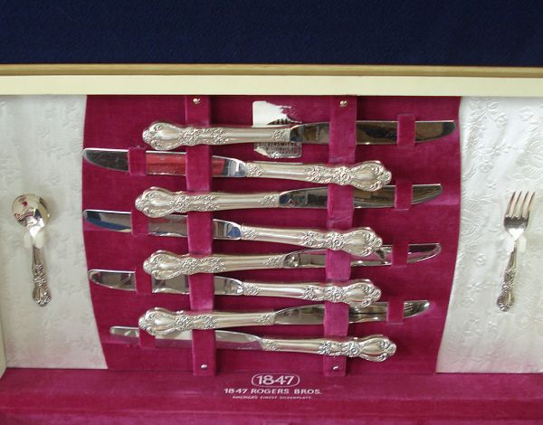 Heritage Rogers 1953 Silverplate Flatware Service for 8 Wood Chest Clearance #3