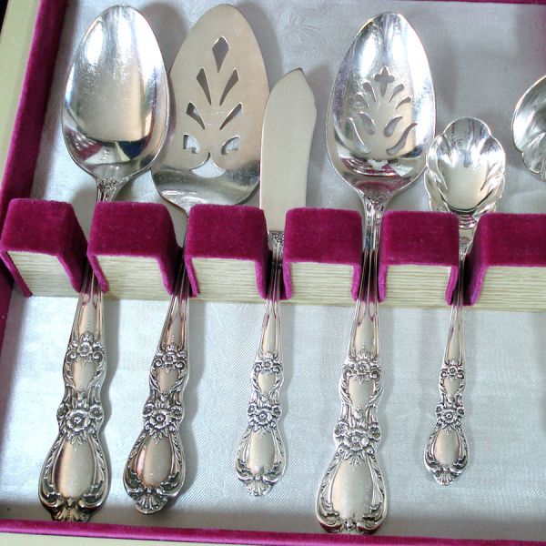 Heritage Rogers 1953 Silverplate Flatware Service for 8 Wood Chest Clearance #4