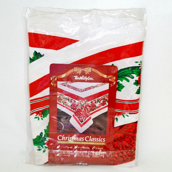 Christmas Holiday Garland Tablecloth Round 70 Inches Never Used