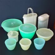 Tupperware Vintage Bowls, Containers 8 Piece Lot