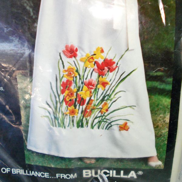 Bucilla Vera Neumann Spring Song Hostess Skirt Needlework Kit Clearance #2