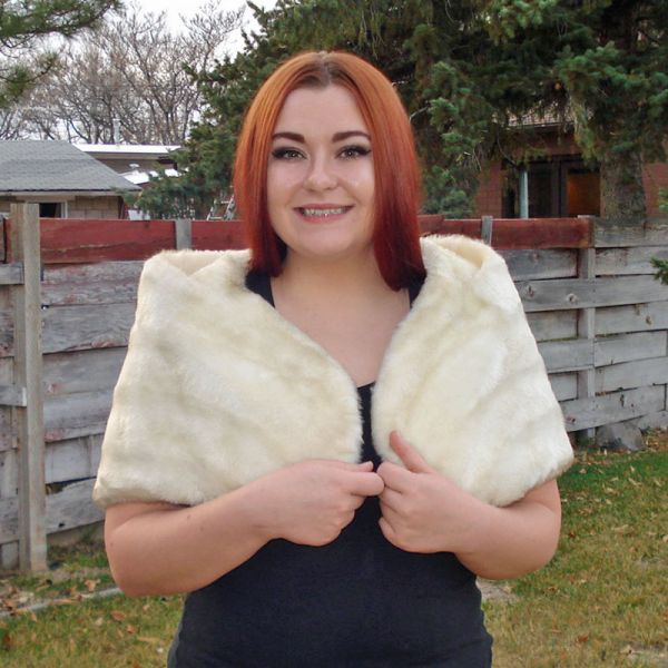 Elegant 1960s White Faux Fur Capelet Stole Shrug Clearance