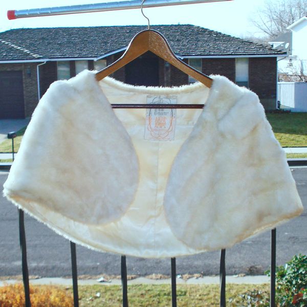 Elegant 1960s White Faux Fur Capelet Stole Shrug #3