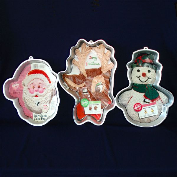 3 Wilton Christmas Cake Pans Reindeer Santa Snowman #9
