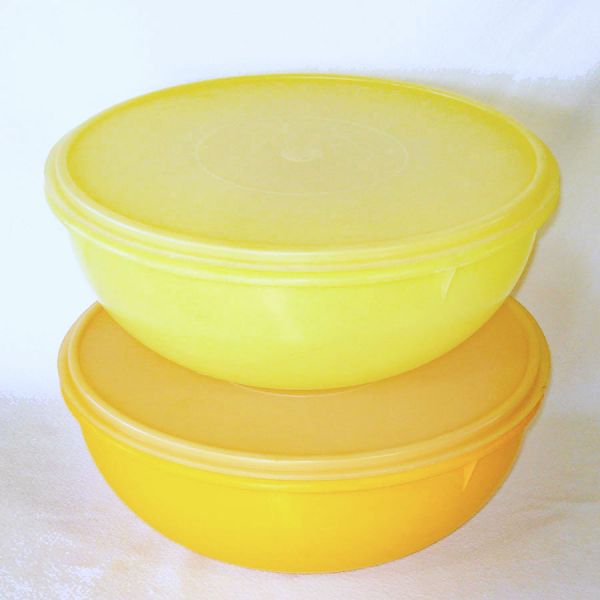 Tupperware Pair Extra Large Yellow Covered Bowls 6 Quart