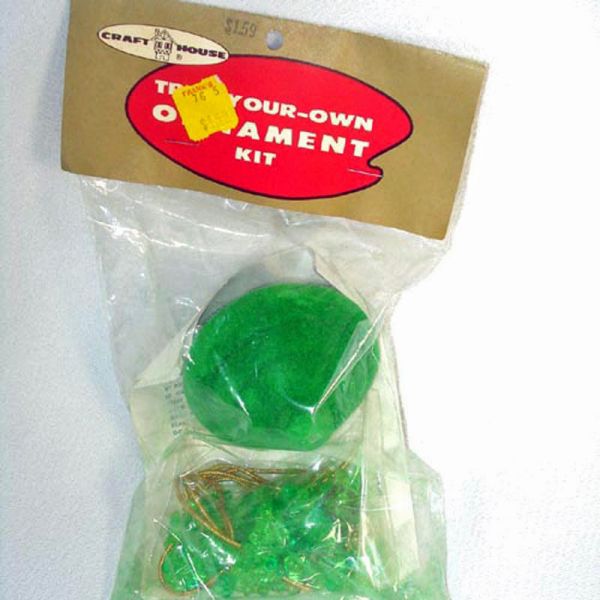 1969 Emerald Top Pin Beaded Christmas Ornament Craft Kit MIP