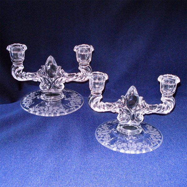 Elegant New Martinsville Meadow Wreath Pair Double Candle Holders