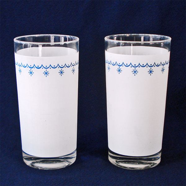 Pair Corelle Snowflake Blue Garland Glass Tumblers Pyrex Go-Withs