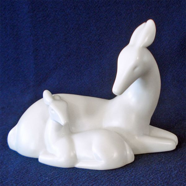 Doe With Fawn White Matte Deer Figurine