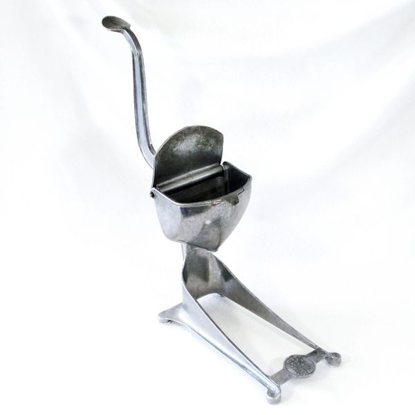Wear-Ever 1930s Aluminum Hand Press Manual Juicer #2